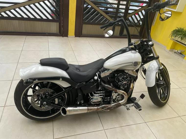 Harley-Davidson Breakout Branco 1